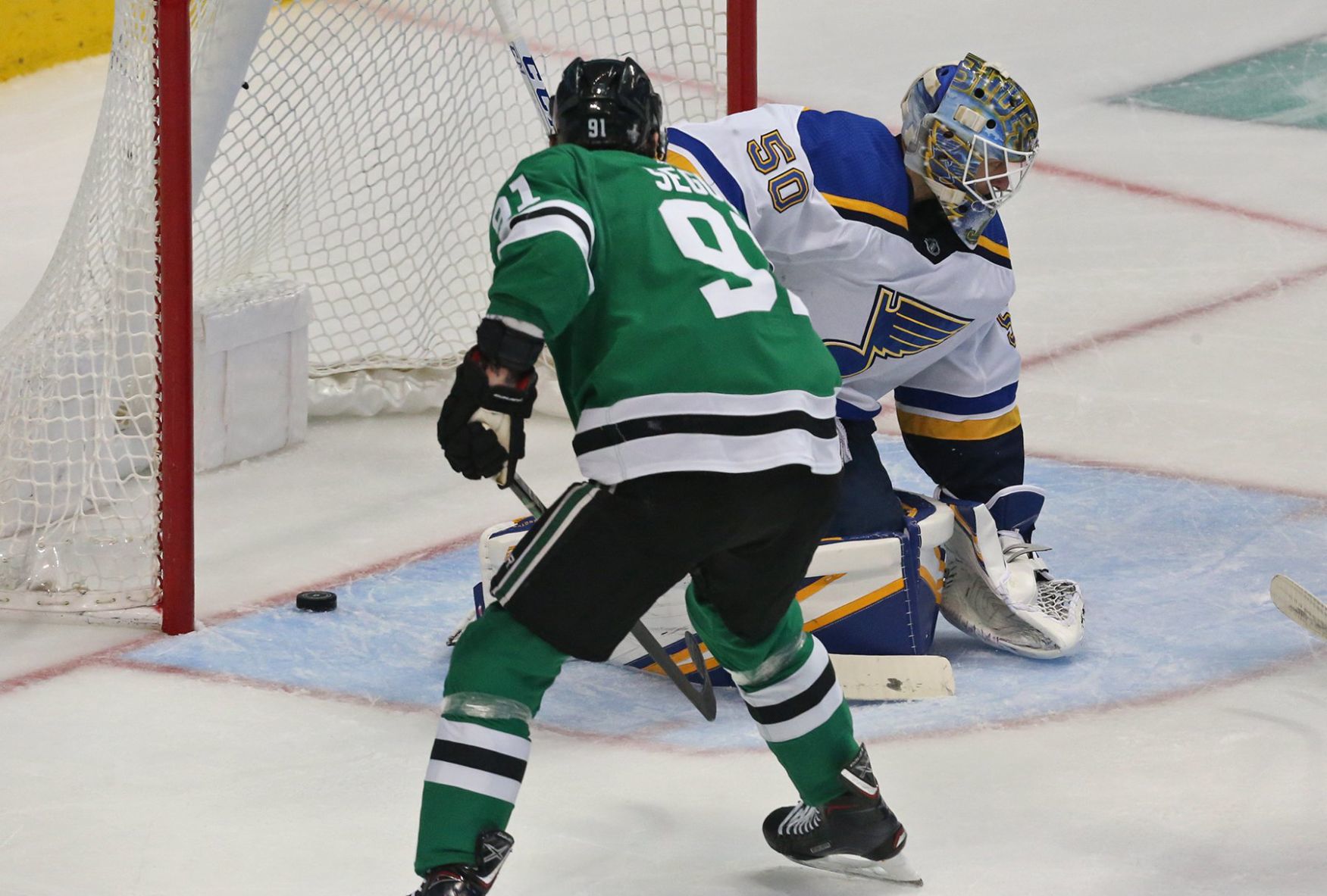 Blues and Stars play in Game 6 of the playoffs